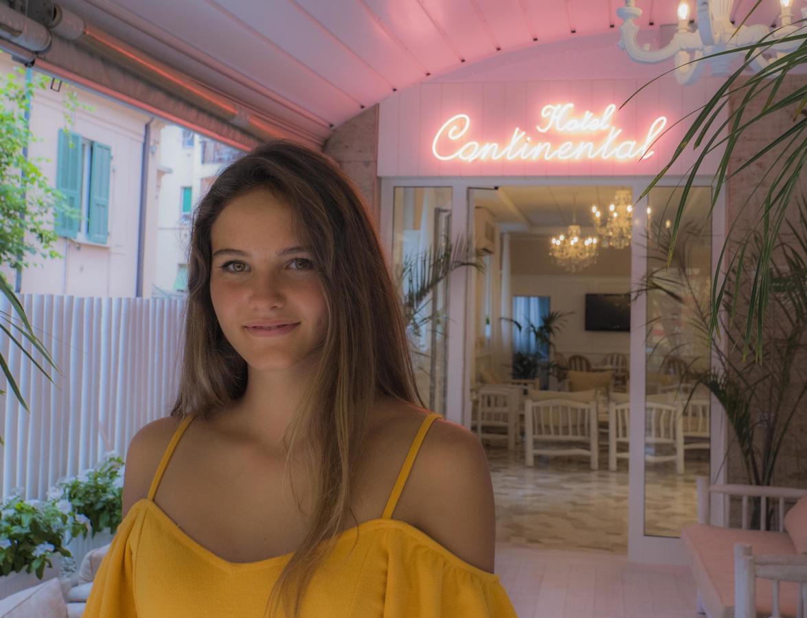 Hotel Continental Пьетра-Лигуре Экстерьер фото