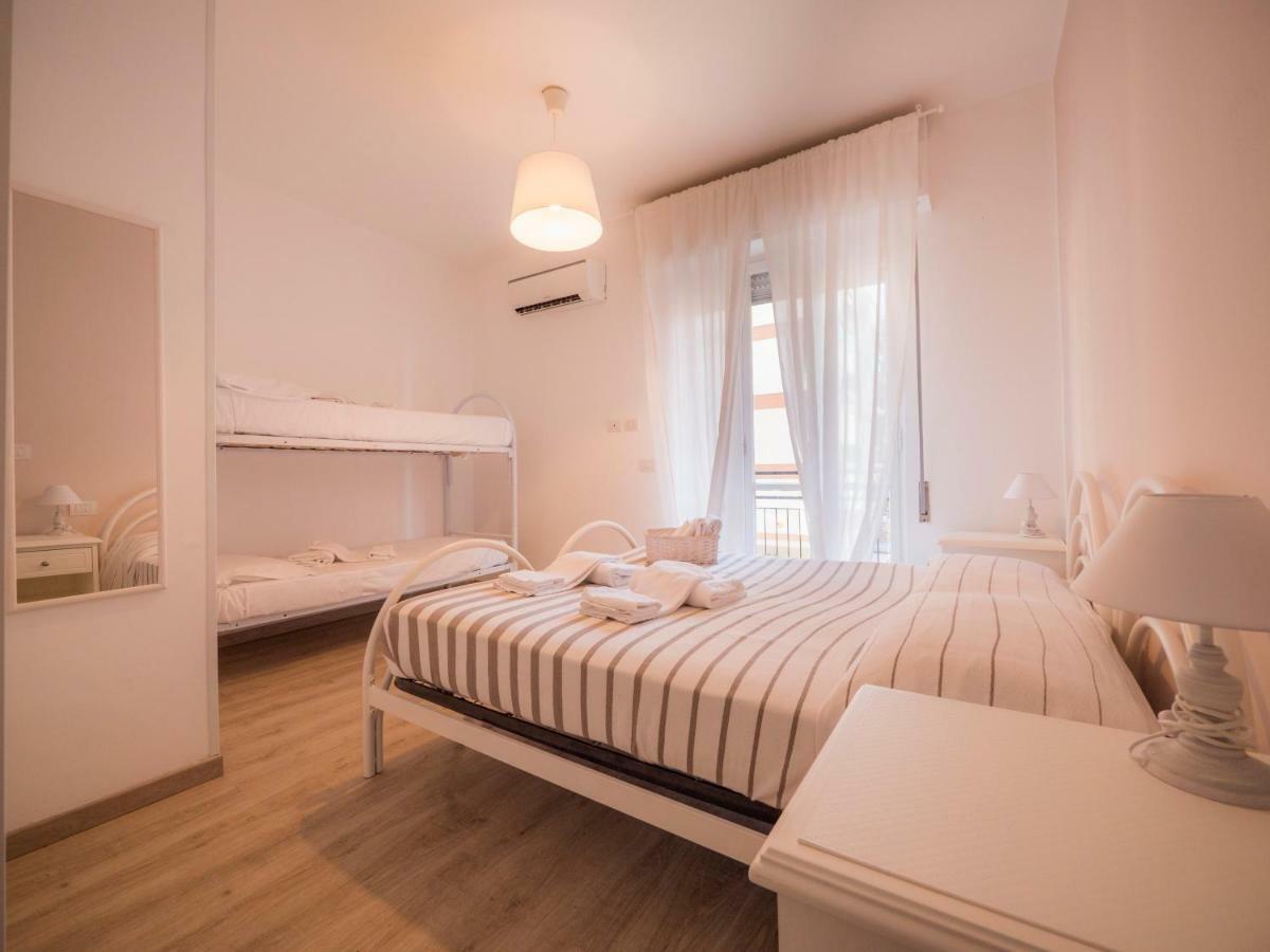 Hotel Continental Пьетра-Лигуре Экстерьер фото